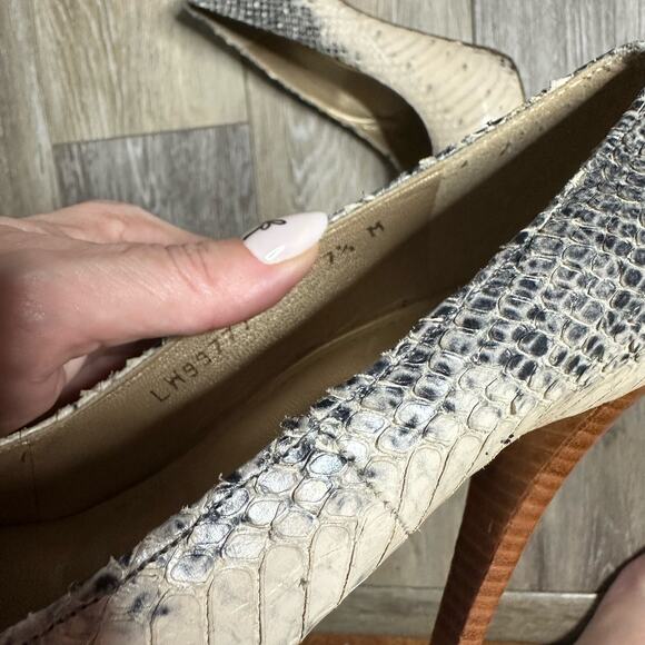 Stuart Weitzman Two Tone Water snake Platform Pumps Size 7.5 - Picture 9 of 13